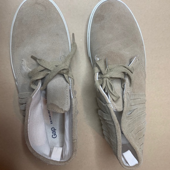 BRAND NEW SHOES - Picture 3 of 3